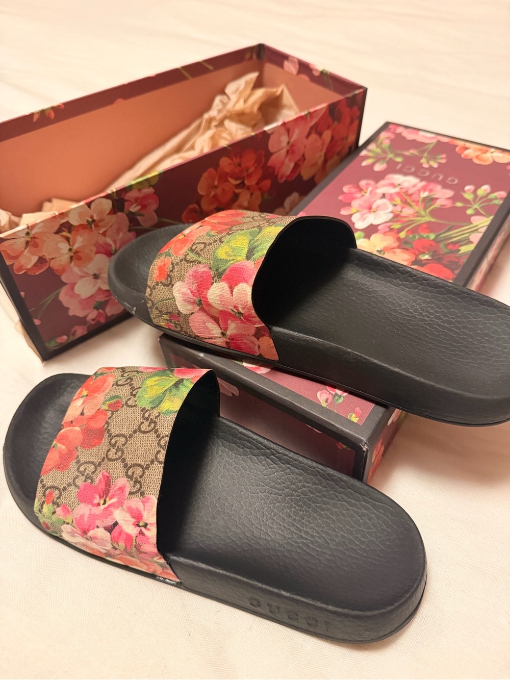 Gucci “GG Supreme Bloom” Print Slides Floral Monogram Black Slide Sandals